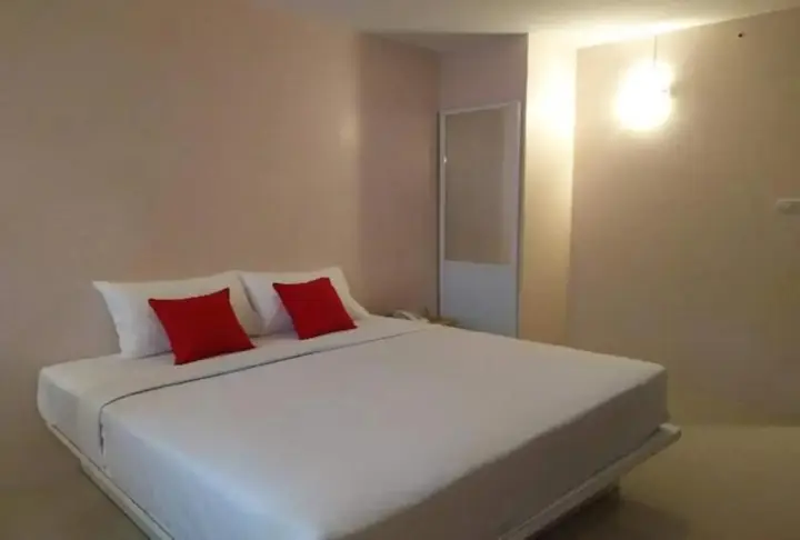 Бангкок: BIRD Room Hotel