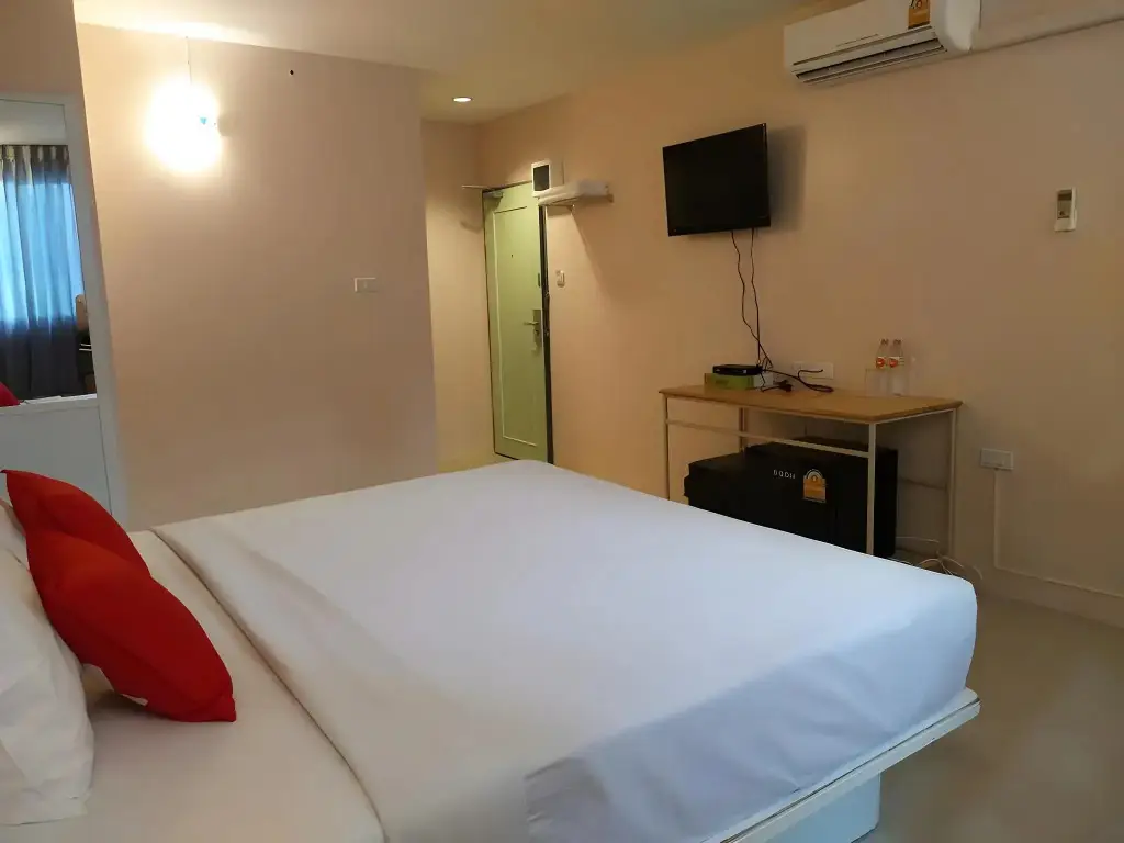 Бангкок: BIRD Room Hotel