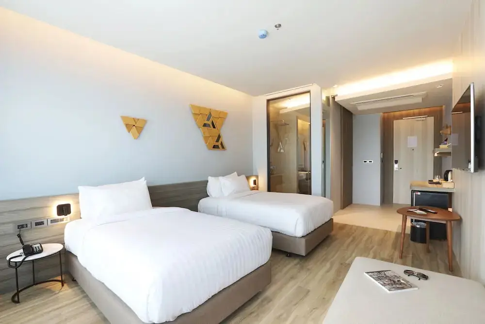 Хатъяй: The Signature Hotel Airport