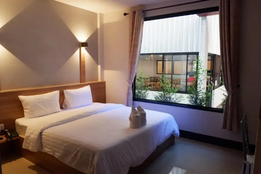 Амнатчарен: Nakarin Hotel