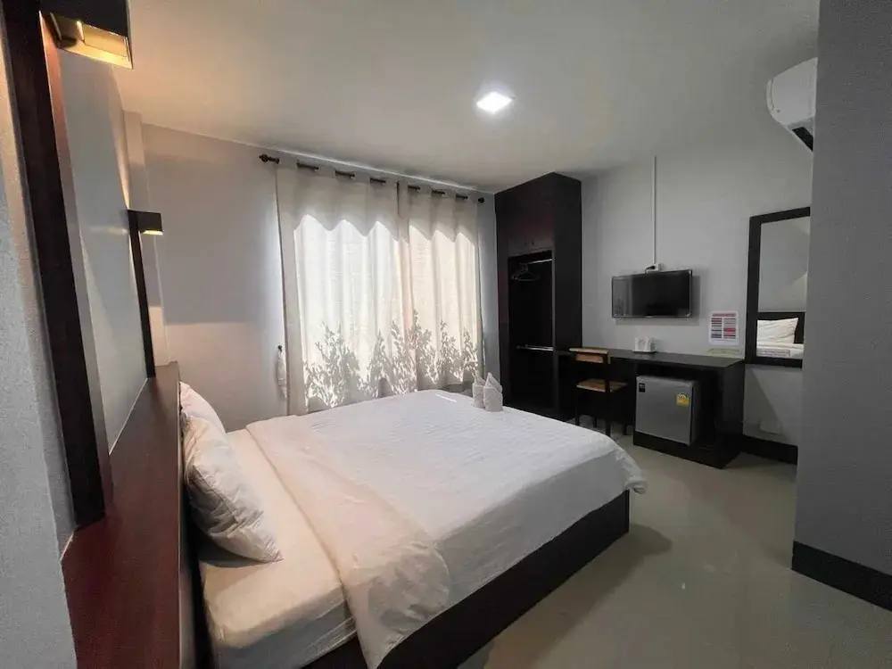 Амнатчарен: Nakarin Hotel