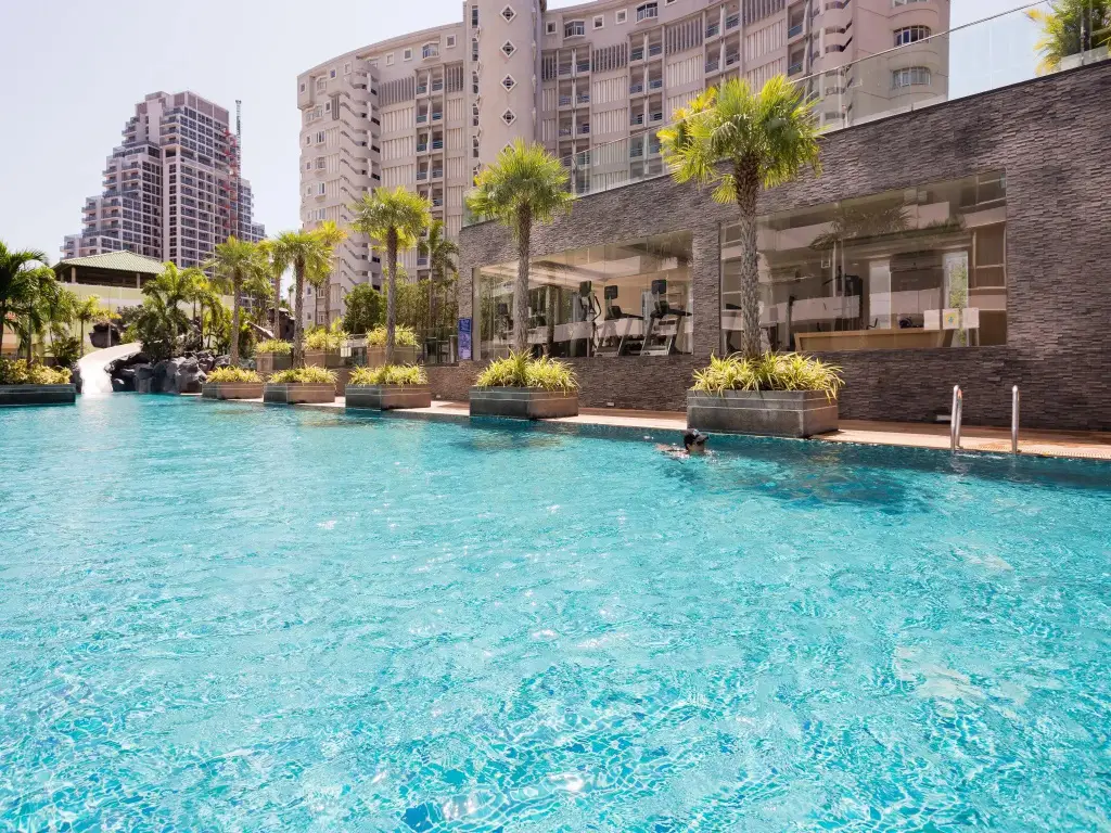 Паттайя: The Cliff Condominium by GrandisVillas