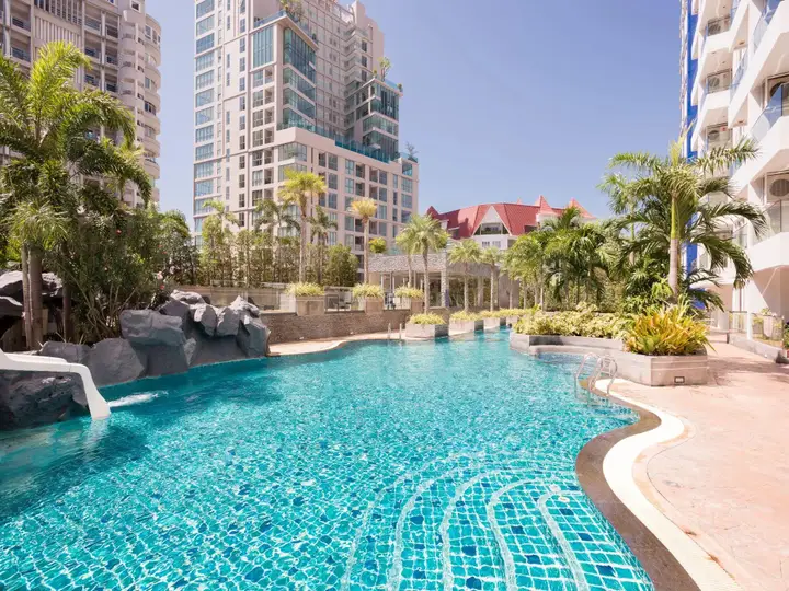 Паттайя: The Cliff Condominium by GrandisVillas