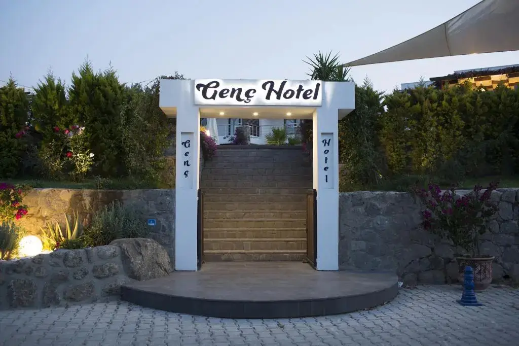 Genc Hotel — фото 1