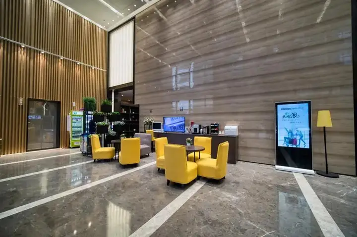 Нанкин: Home Inn Plus Hotel South Nanjing Railway Station North Square Window of Greenbelt