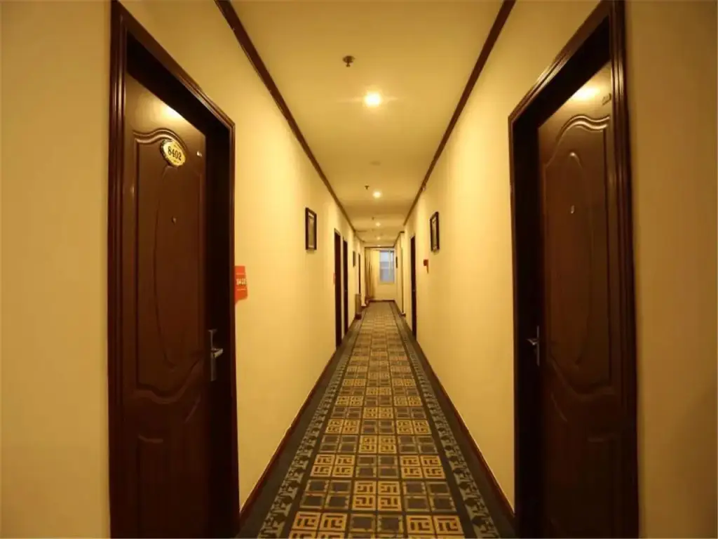 Хецзе: Wode Aladdin Hotel (Heze Bus Station)