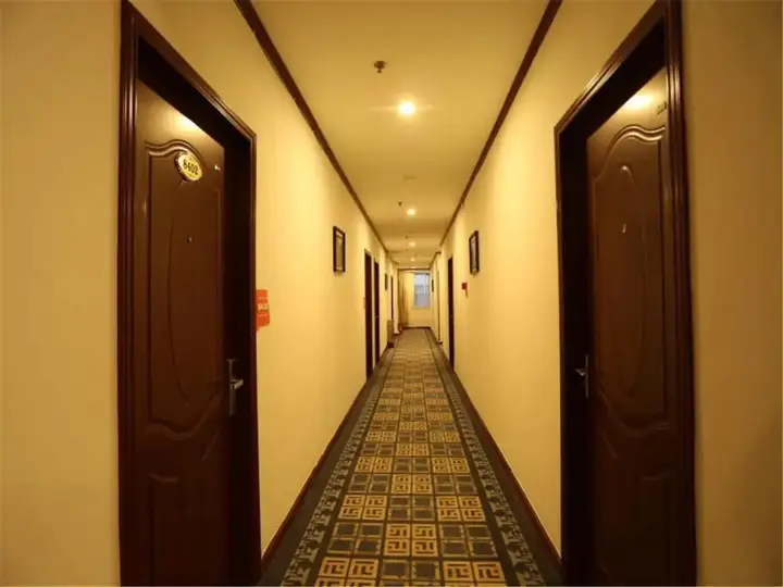 Хецзе: Wode Aladdin Hotel (Heze Bus Station)