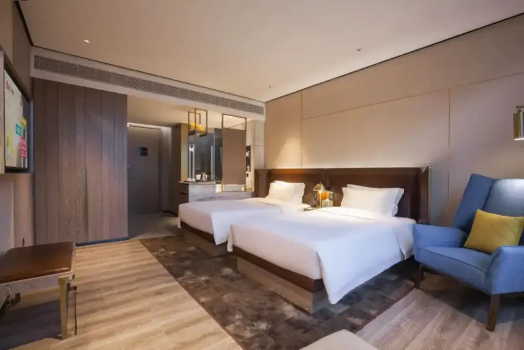 Ухань: Echarm Plus Hotel (Wuhan Donghu College Dahualing Subway Station)