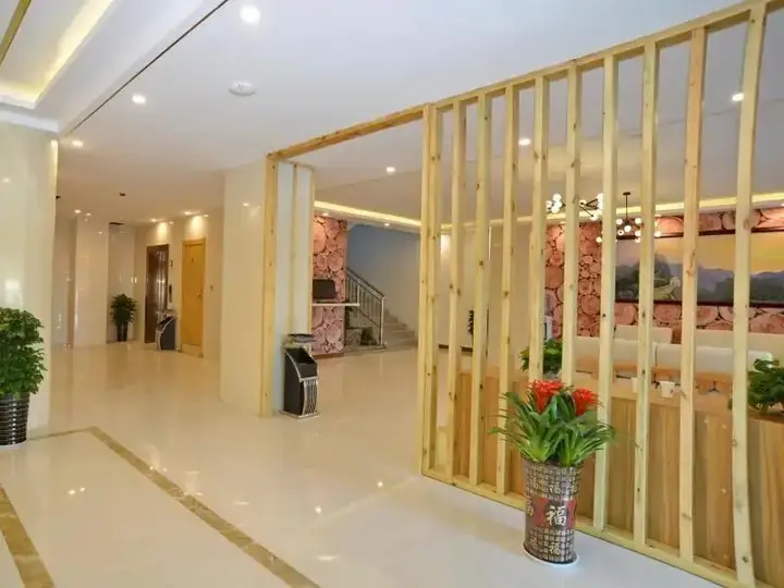 Линьи: GreenTree Inn Linyi Yishui County Bus Station