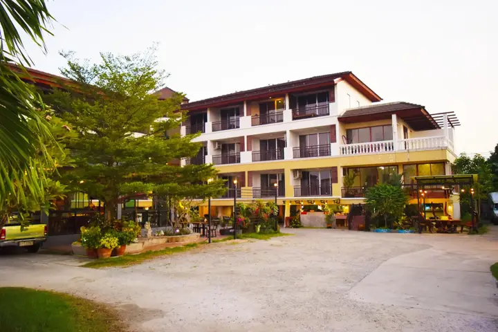 Фантон: Nantharom Hotel and Restaurant