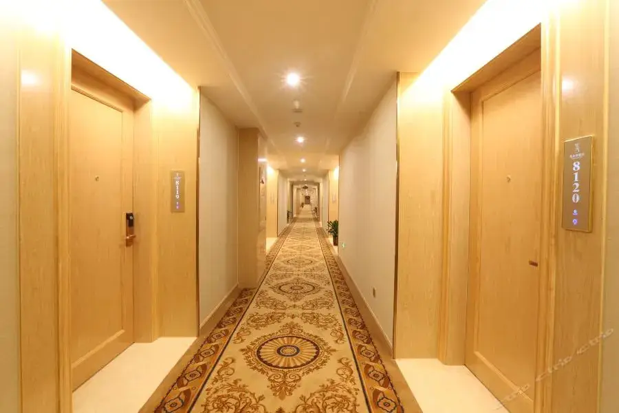 Чунцин: Vienna Hotel (Chongqing Jiefangbei Hongyadong Branch)