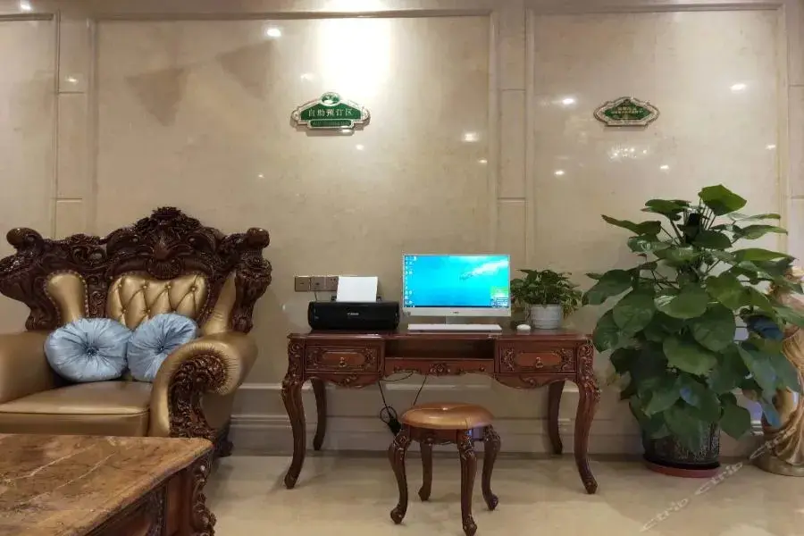 Чунцин: Vienna Hotel (Chongqing Jiefangbei Hongyadong Branch)