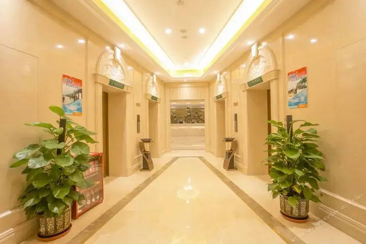 Чунцин: Vienna Hotel (Chongqing Jiefangbei Hongyadong Branch)