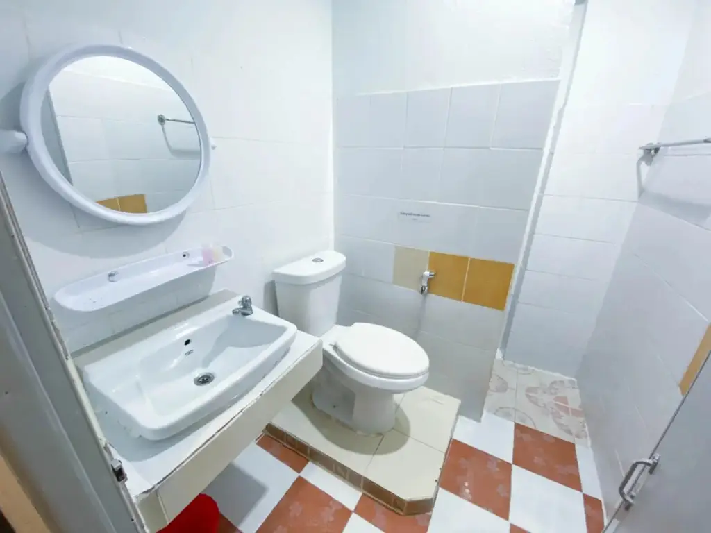 Рои Эт: Orchid Apartment