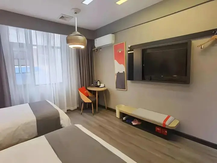 Чанша: Thank Inn Hotel Hunan Changsha Yuelu Meixi Lake West Bus Station