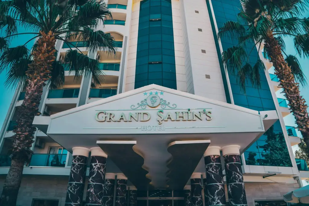 Grand Sahin's Hotel — фото 1