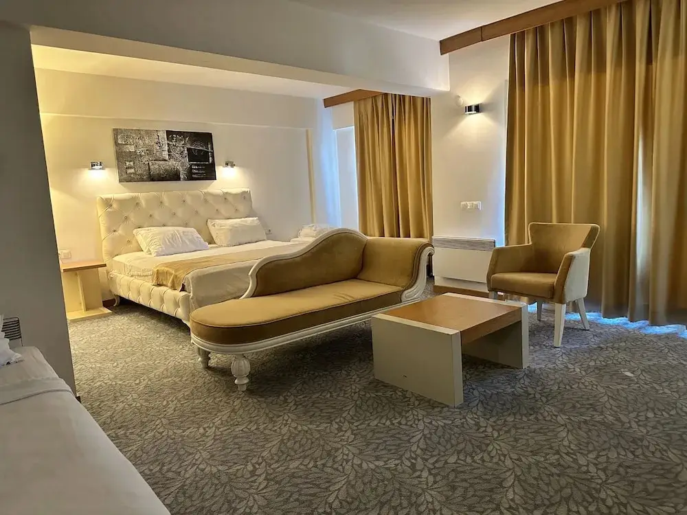 Чешме: Hotel Egge