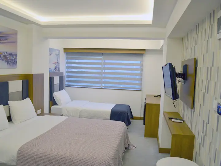 Янык: Rivada Hotel