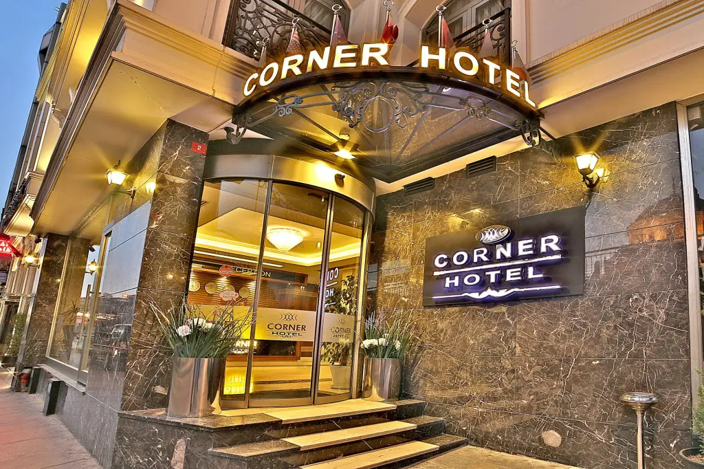 Corner Hotel — фото 1