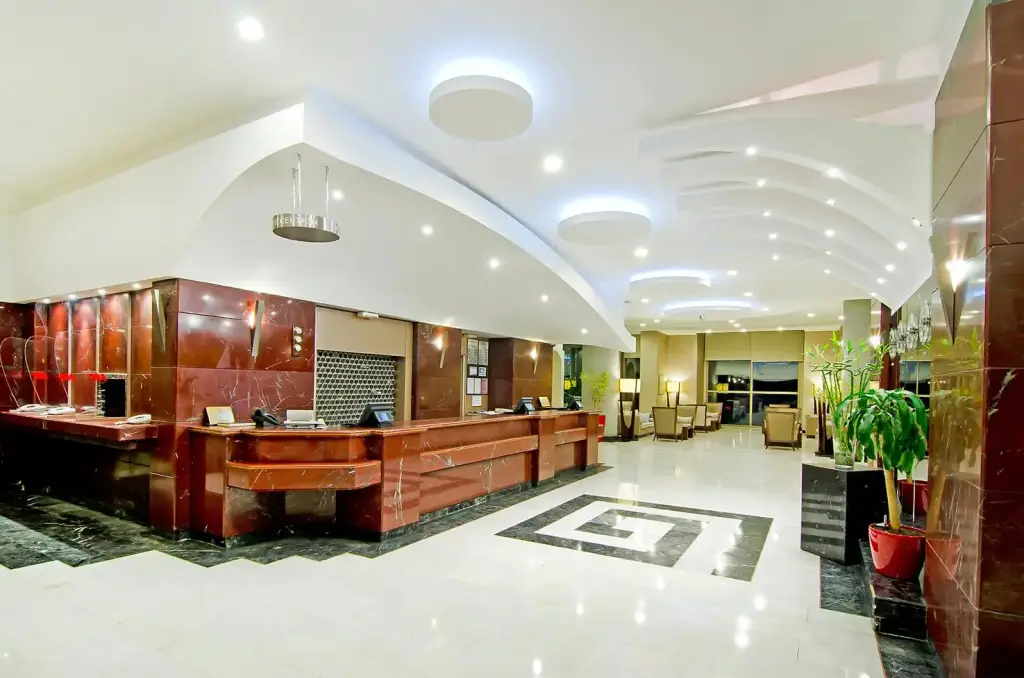 Korumar Deluxe Hotel — фото 1