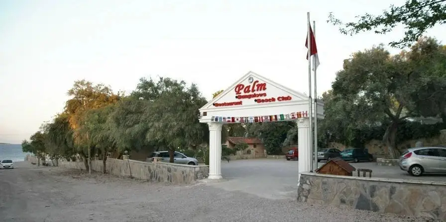 Урла: Palm Motel Beach Club