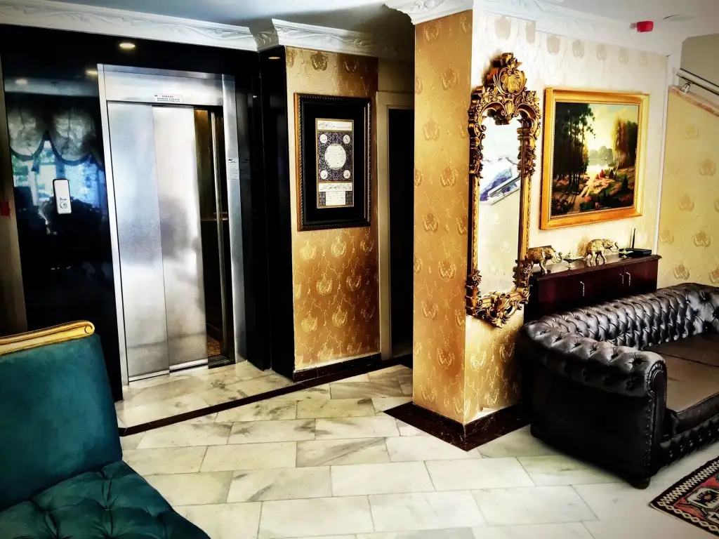 Grand Ambiance Hotel — фото 1