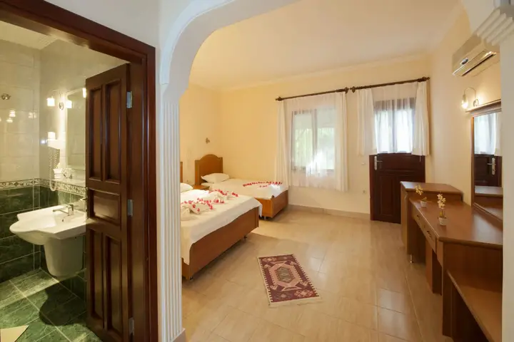 Чиралы: Kutle Hotel
