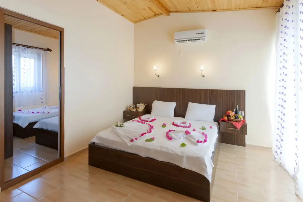 Чиралы: Kutle Hotel