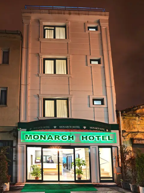 Monarch Hotel — фото 1