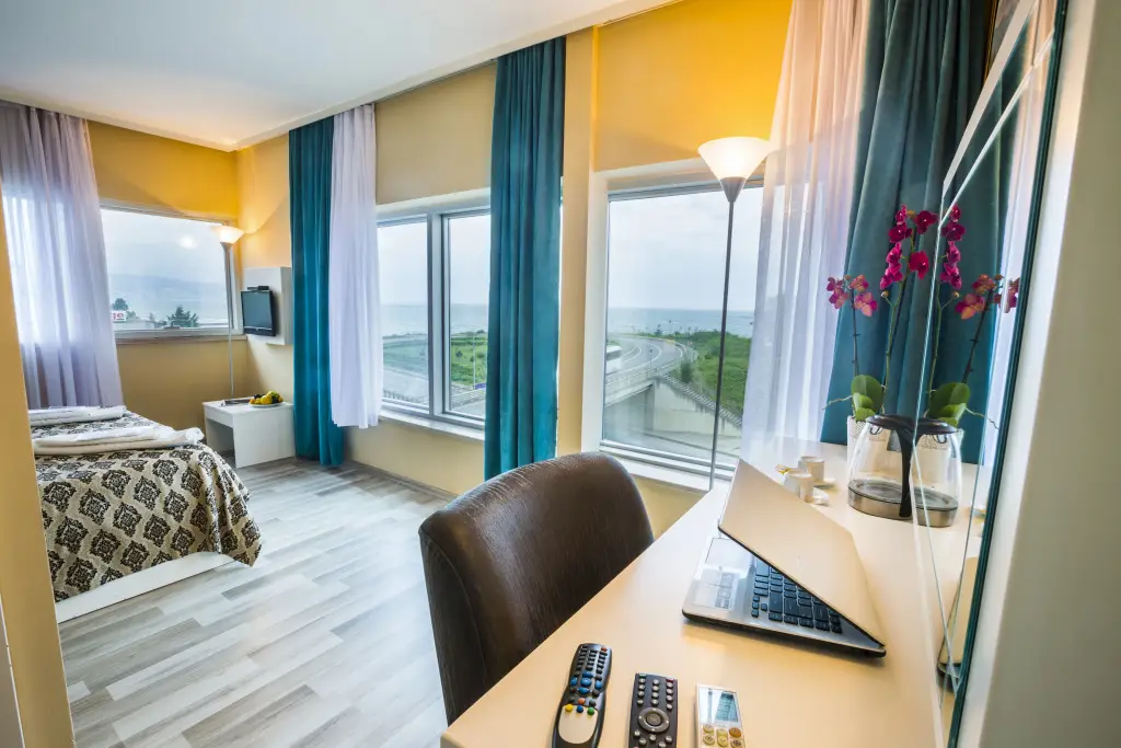 Арсин: Arsen Hotel