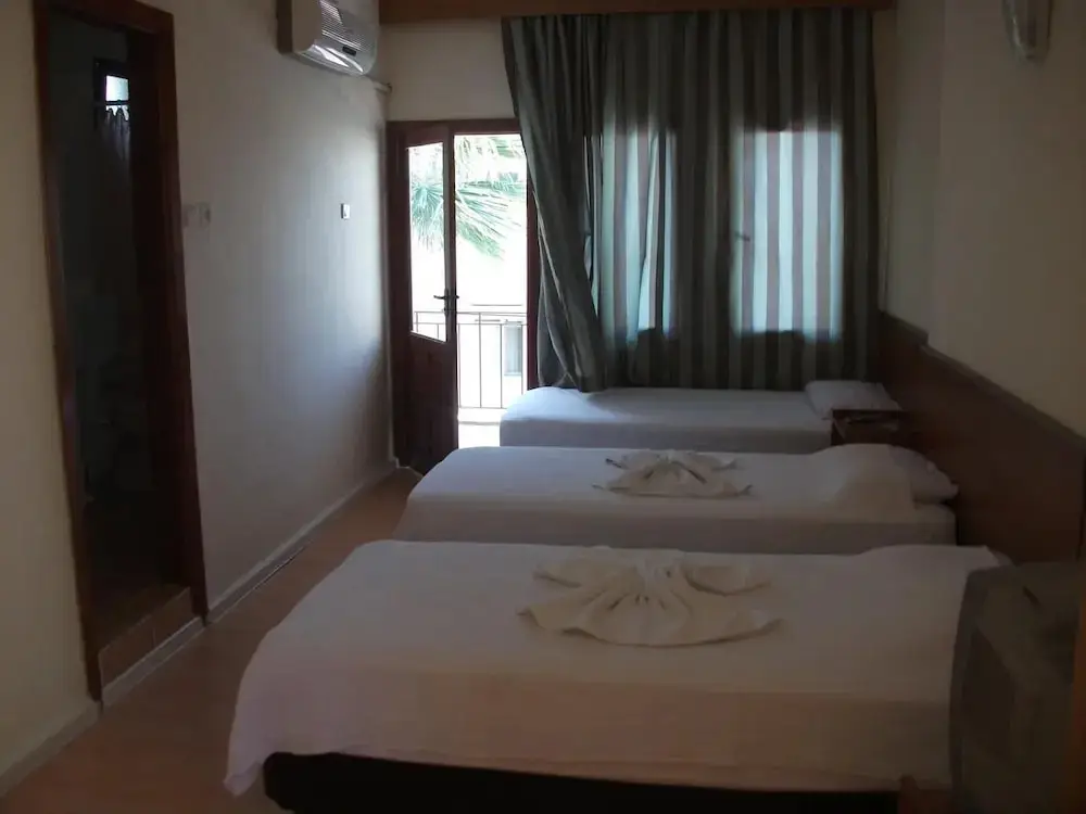 Кушадасы: Tug Hotel