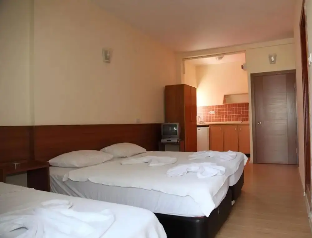 Кушадасы: Tug Hotel