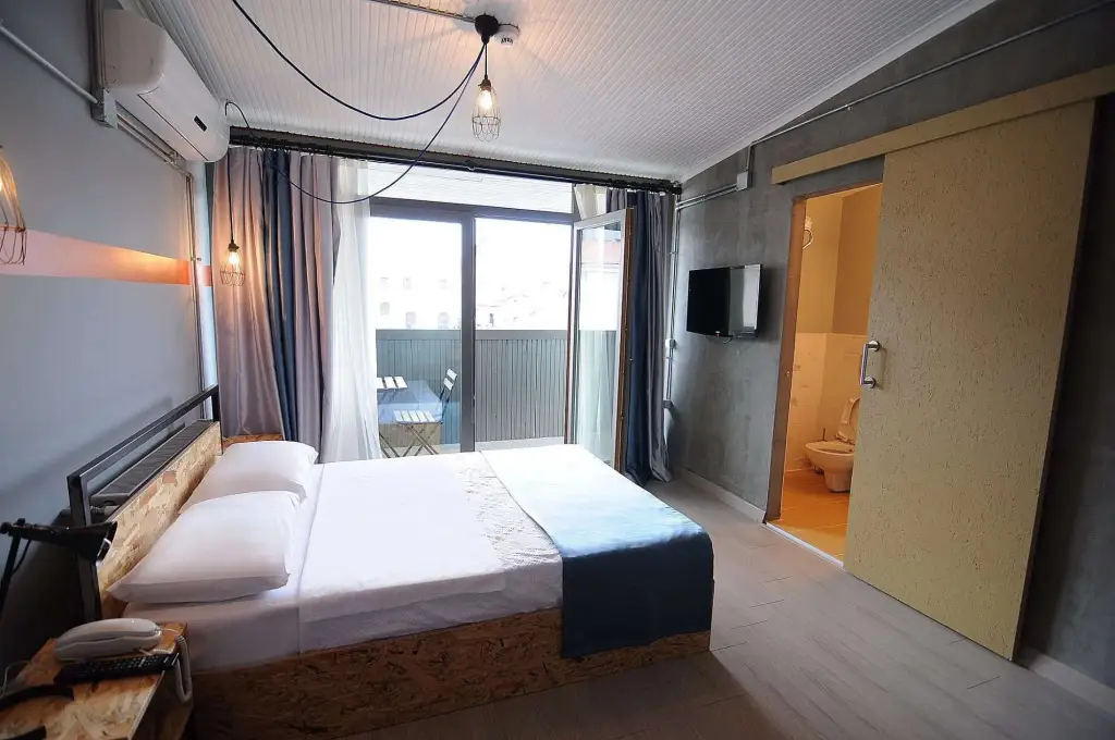 Стамбул: Taksim Safe House