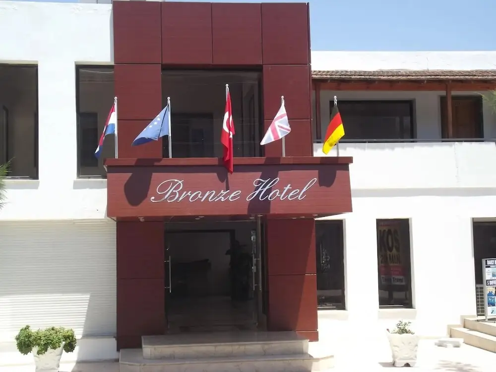 Bronze Hotel — фото 1