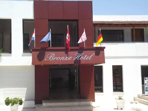 Bronze Hotel — фото 1