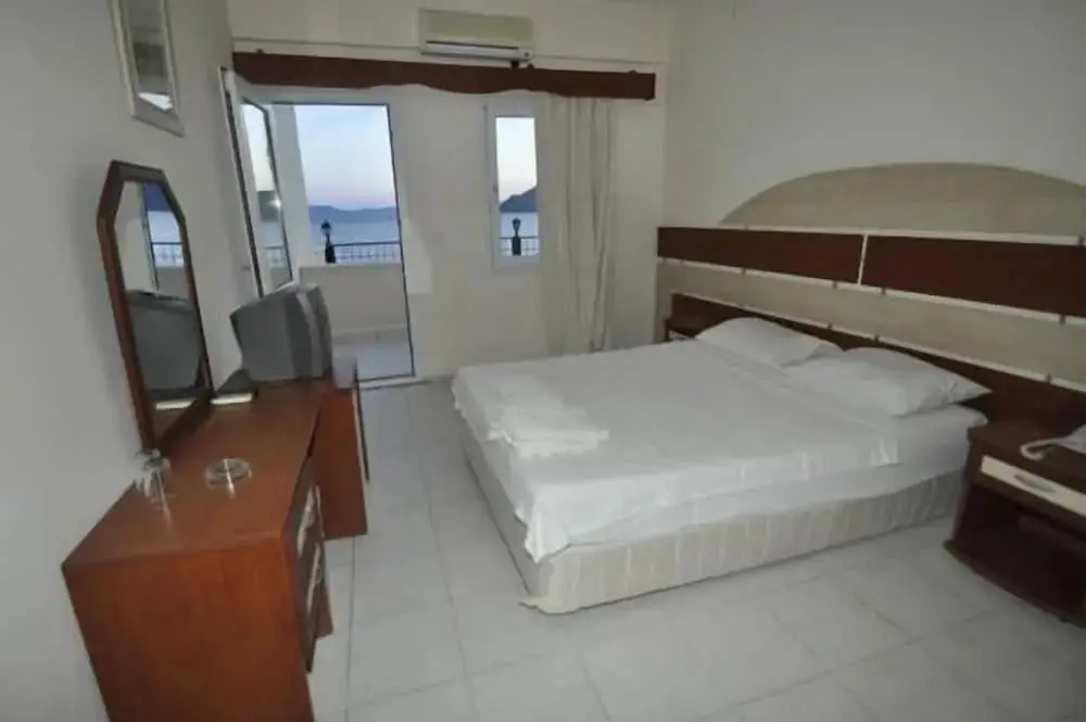 Тургутрейс: Ado Beach Hotel