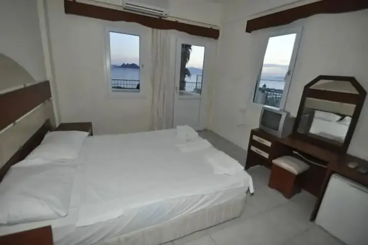 Тургутрейс: Ado Beach Hotel