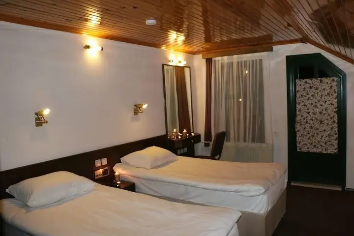 Есилова: Hotel Lago Di Salda