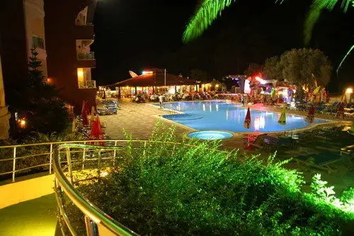 Ичмелер: Club Green World