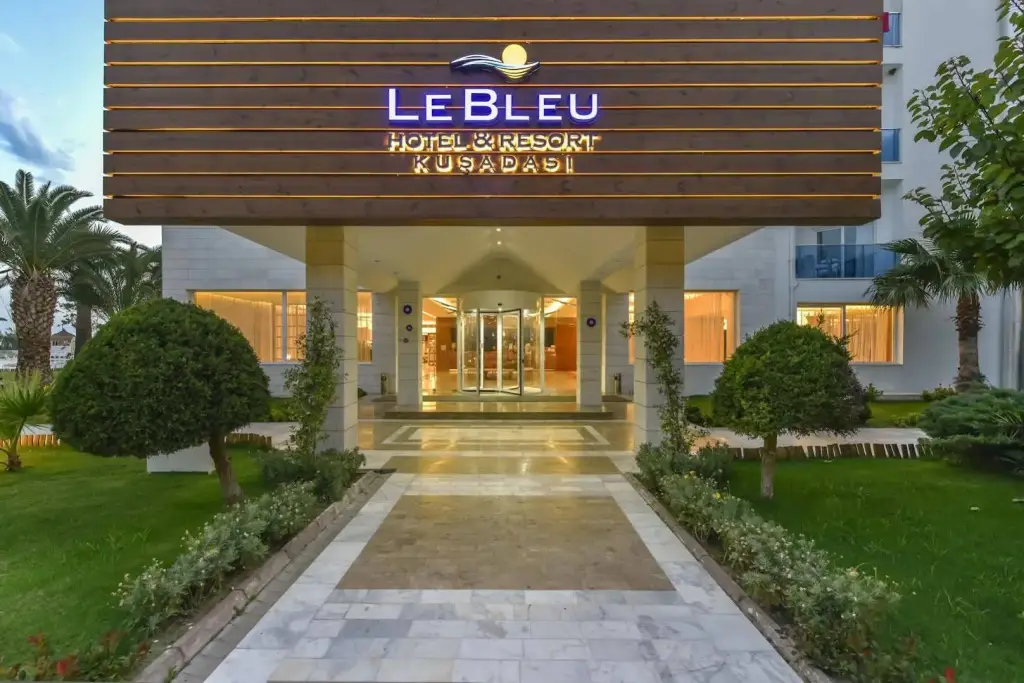 Le Bleu Hotel & Resort — фото 1
