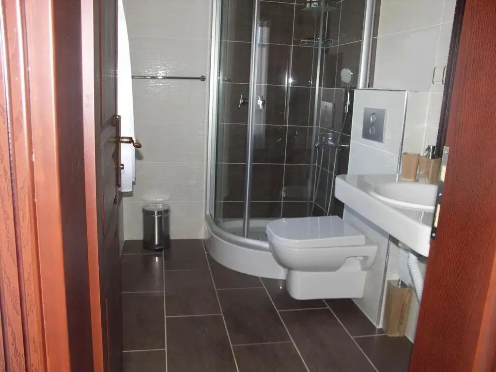 Айвалык: Mythos Hotel