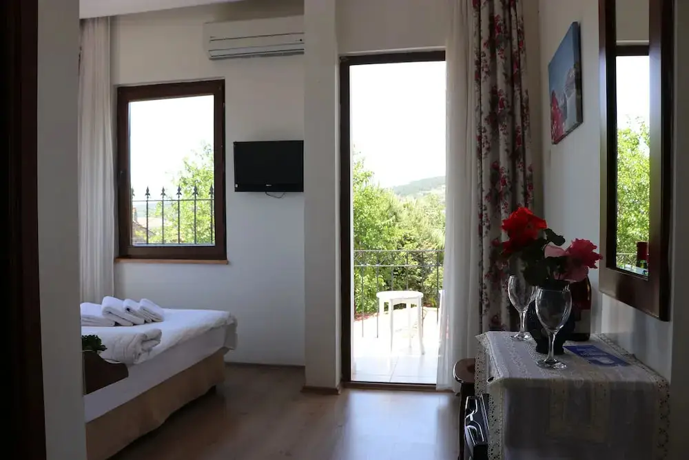 Айвалык: Nesos Hotel