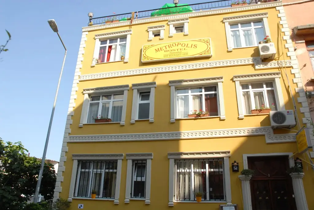 Metropolis Hostel & Guest House — фото 1