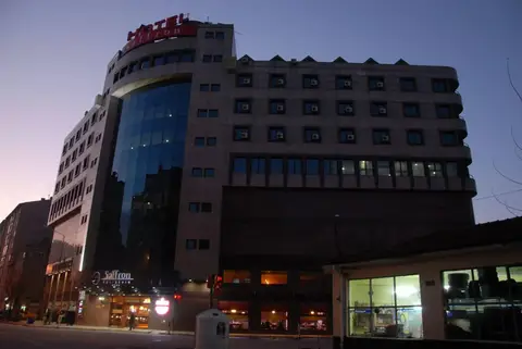 Saffron Hotel — фото 1