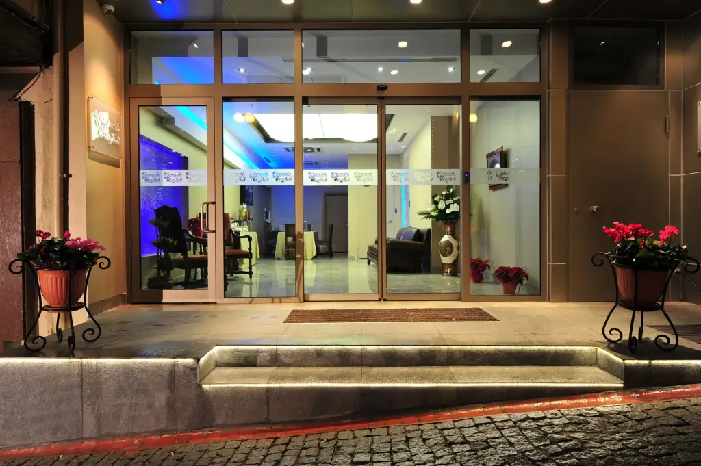 Yasmak Comfort Hotel — фото 1