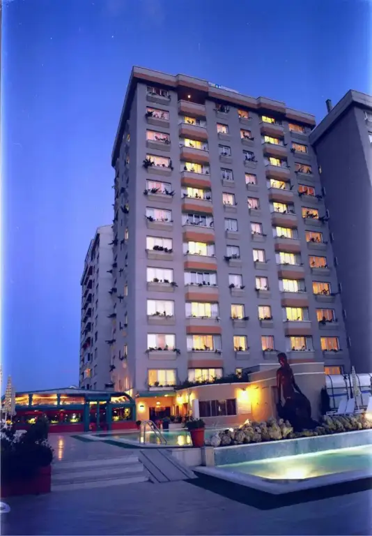 Buyukhanli Park Hotel Deluxe & Residence - Special Class — фото 1