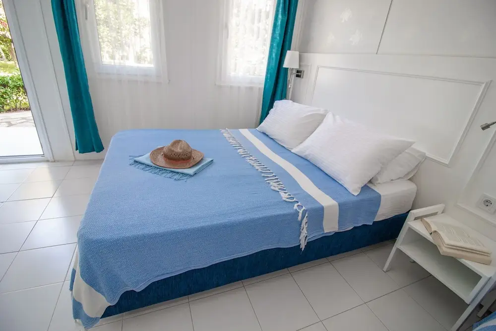 Чиралы: Blue & White Hotel