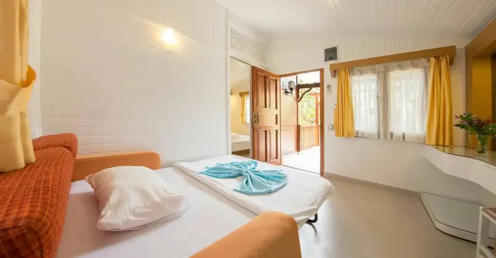 Чиралы: Azur Hotel