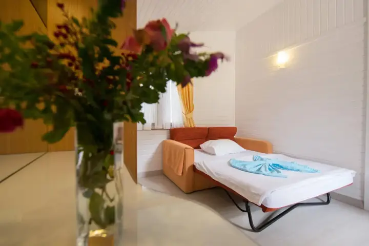 Чиралы: Azur Hotel