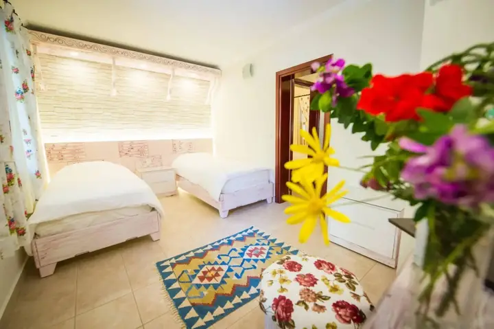 Чиралы: Azur Hotel